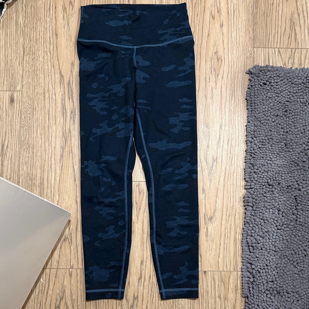 Lululemon Women’s Navy Camouflage Leggings